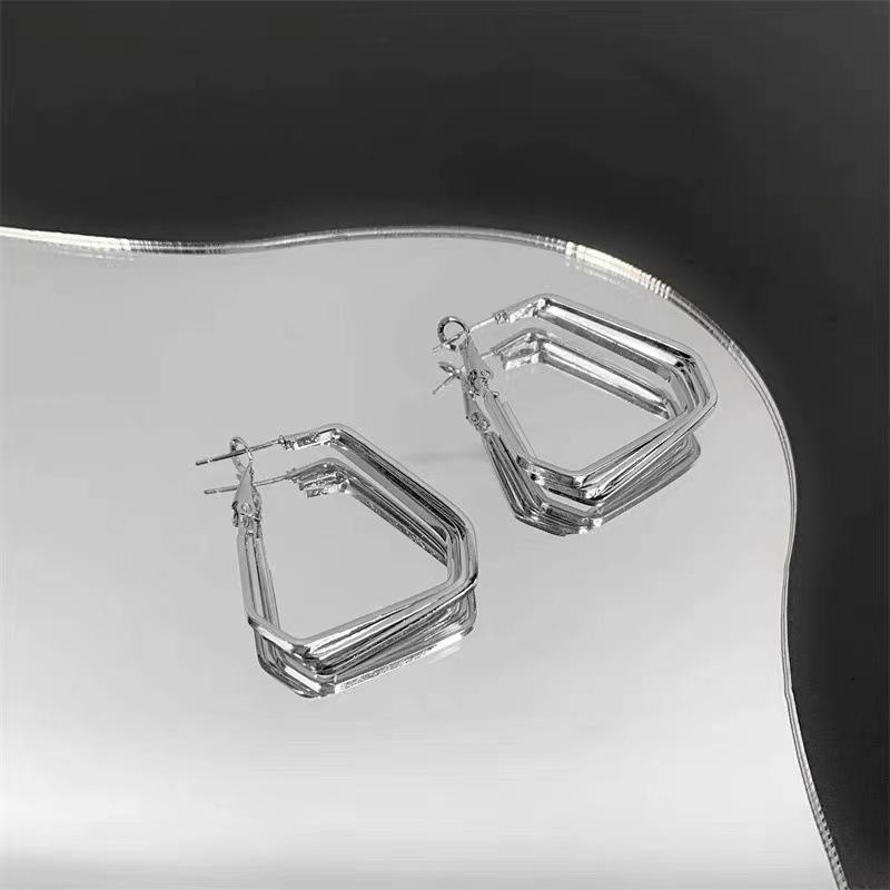 New Fashion Trend Geometric Gold Color Hoop Earrings Ladies Simple Round Hollow Pendant Open Earrings Fashion Jewelry Gift 