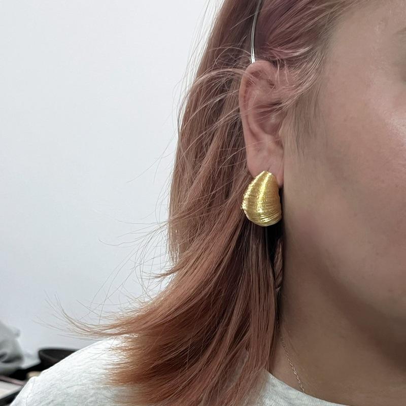 Retro Oval C-Shaped Wire Earrings - European & American Style, Chic & Versatile Design, Elegant Cold Fashion