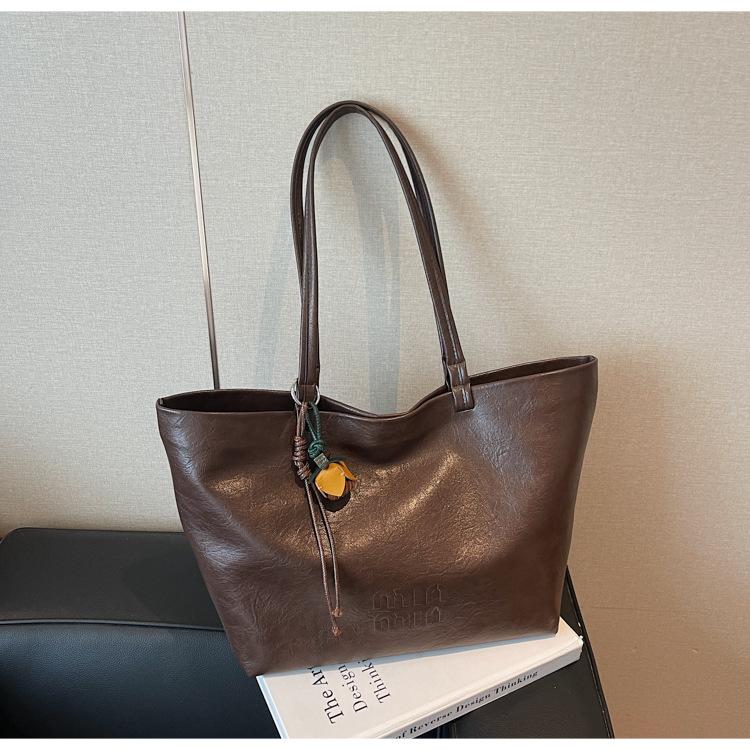 

Big bag women s 2025 new casual large-capacity tote bag high-end single shoulder portable underarm commuter bag темно-коричневого