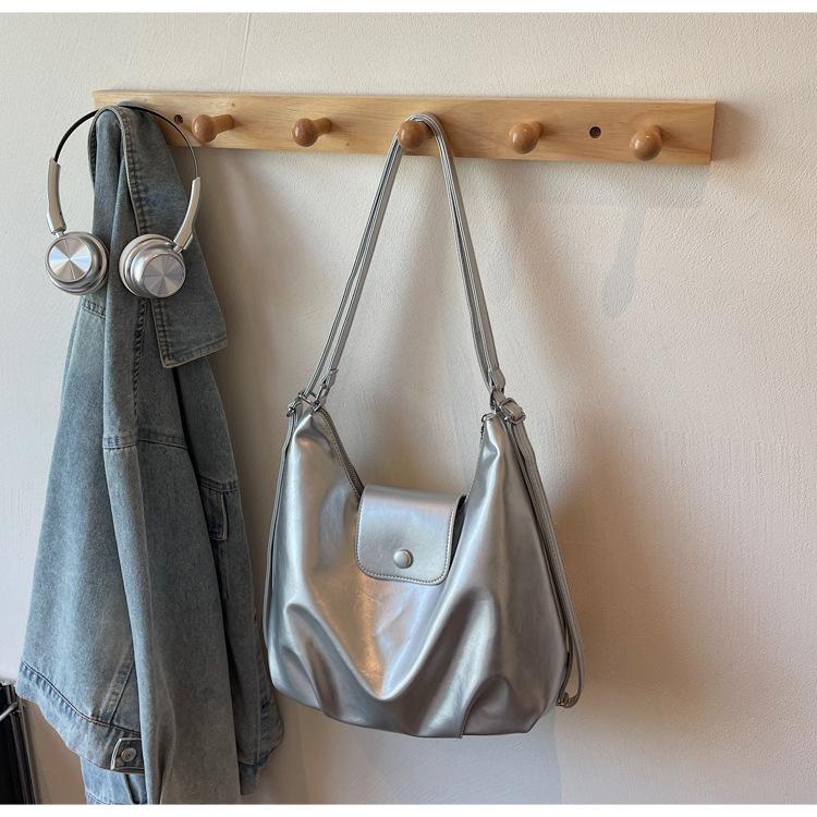 

Многофункциональная сумка-мессенджер большой вместимости женская 2025 осень-зима новая дорожная сумка-рюкзак высокого класса нишевая сумка-тоут