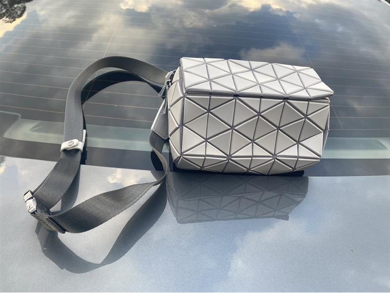 Women's Geometric Diamond Pattern Round Crossbody & Waist Bag