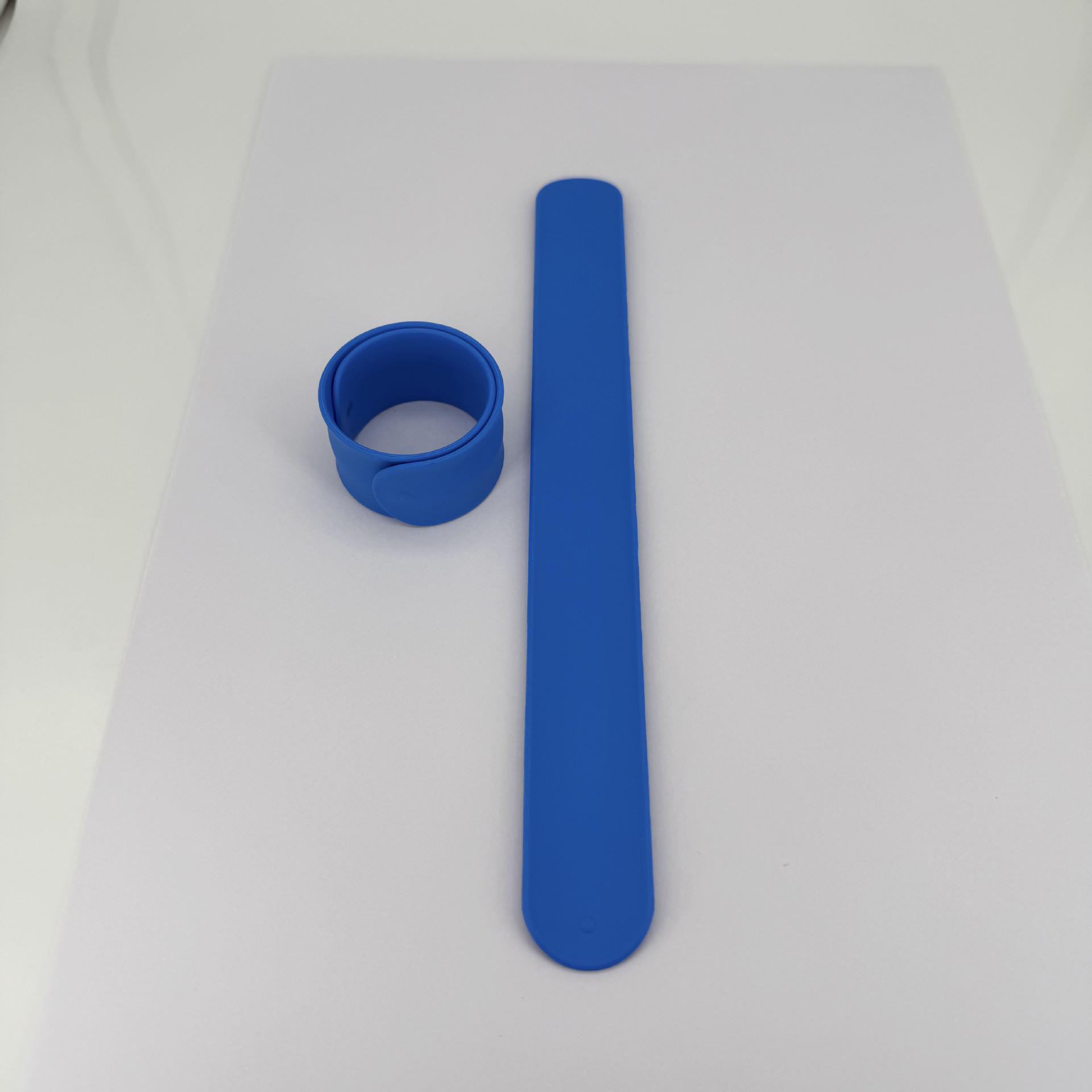 Custom Silicone Slap Bracelet: Solid Color, Debossed, UV Printed, Cartoon Design синий