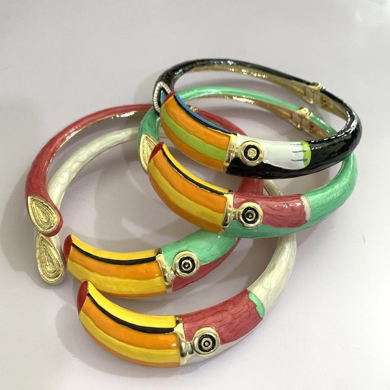 Fashion And Exaggerated Design Colorful Enamel Parrot Choker Necklace Vibrant Shiny Gold Accents For Parties Vacations