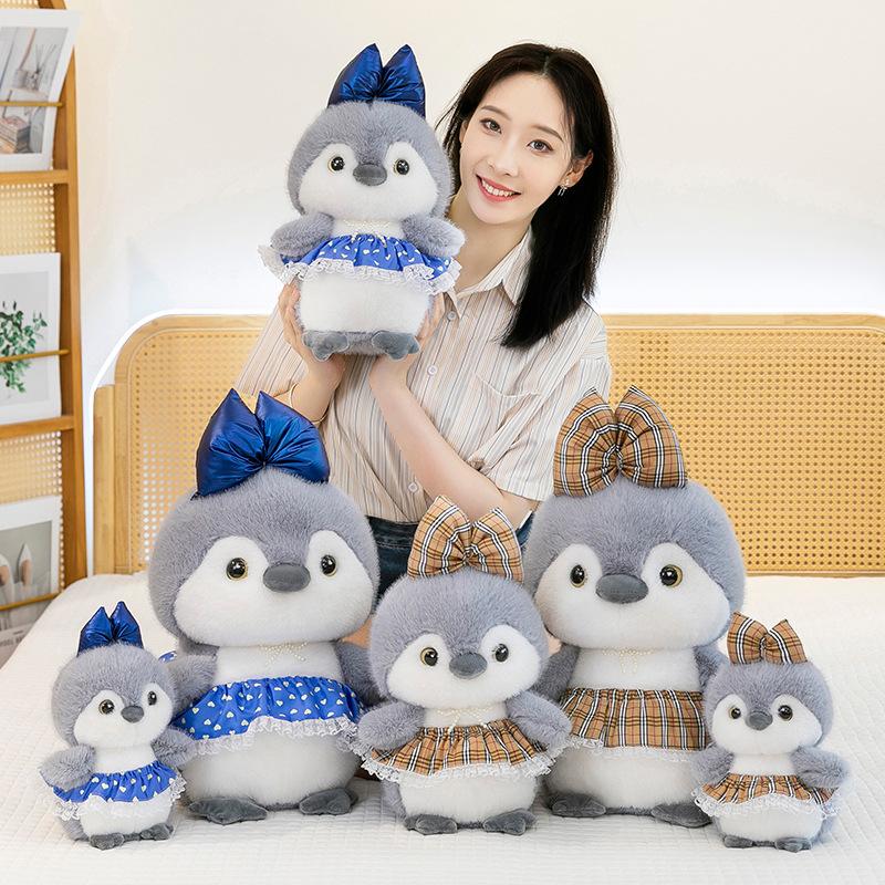 Neuer niedlicher Schleifenrock Pinguin Plüschtier Puppe Aquarium Souvenir Kinder Geburtstagsgeschenk