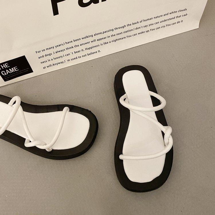 

Thick-soled thin strap niche design women s shoes 2025 new summer French fairy style flat-soled Roman sandals 40