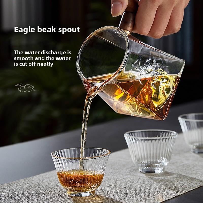 Wooden handle snow mountain fair cup household high borosilicate glass tea sea tea divider square glass Guanshan male cup