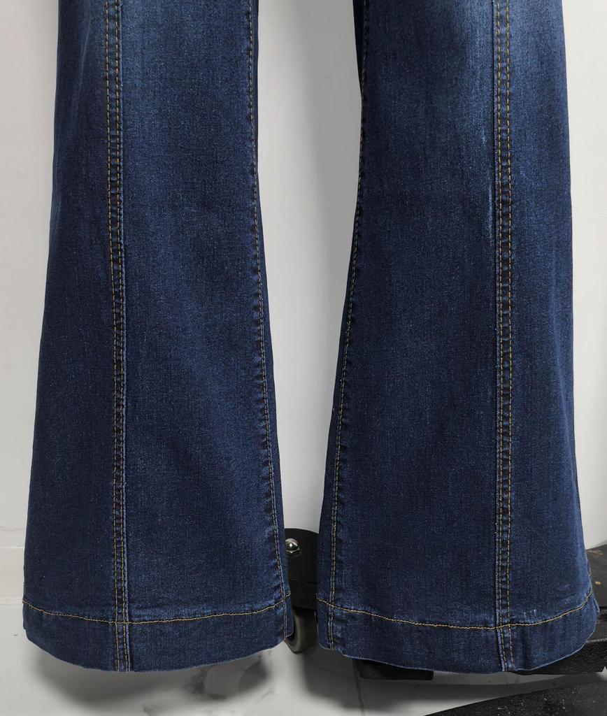 2026 Spring Retro High-Waisted Micro-Flare Slimming Women's Jeans