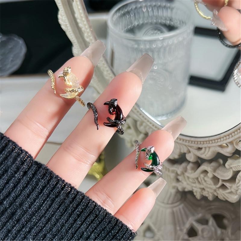 Fashionable Snake Inspire Open Rings with Moon Accent Portable Accessory for Versatile Casual Wear Stylish Outfits