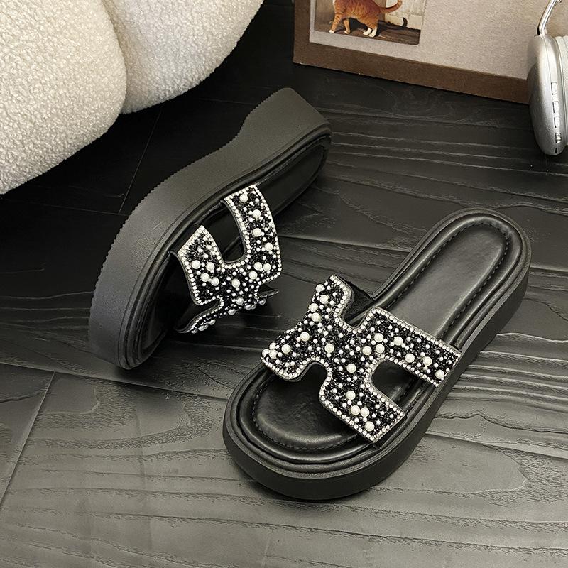 

Beautiful rhinestone cool slippers female summer wear 2025 new fairy wind thick bottom with skirt seaside beach one-word drag 35