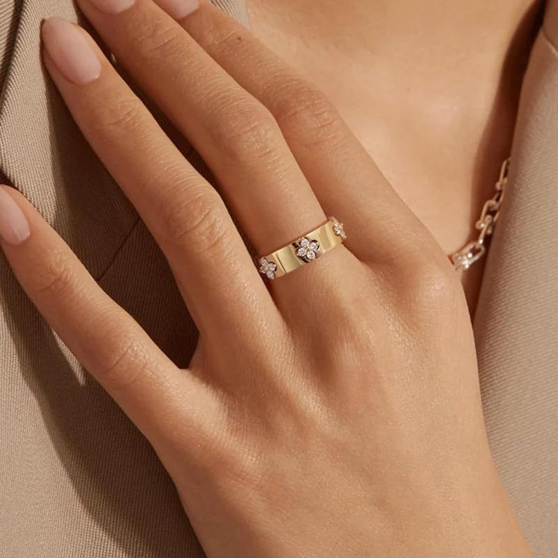 BAMOER 925 Silver Lucky Clover Moissanite Ring, Gold Plated D Color Round Cut Wide Band Ring for Women Wedding Gift