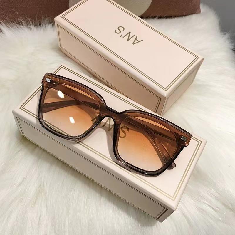 Trendy Retro High-End Oversized Sunglasses - Unisex Design for a Slim Look