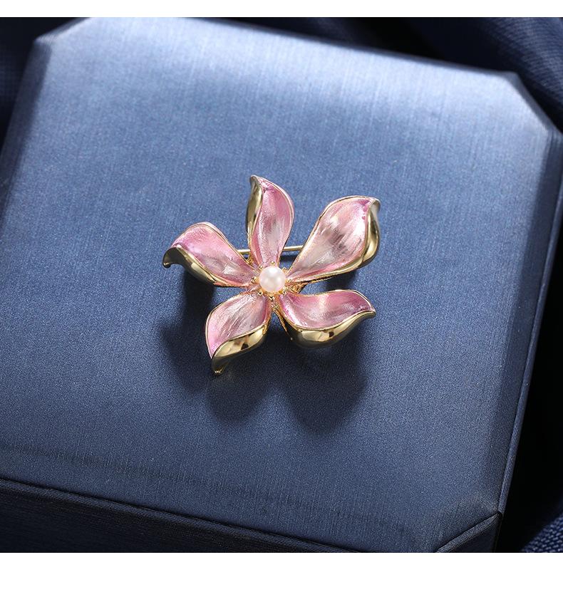 

Vintage Palace Style Emerald Rhinestone Cross Brooches Badges For Women Lady Elegant Baroque Pins Accessories Banquet Jewelry