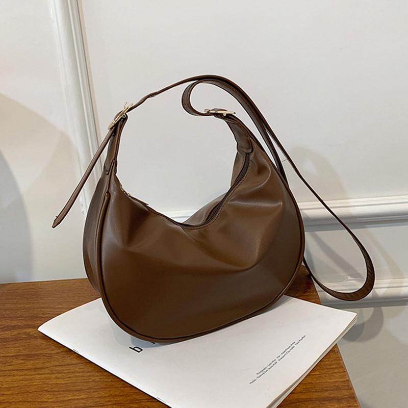 IELGY solid color crescent shape retro ladies messenger bag high sense