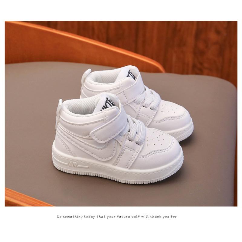 Kindersportschuhe Jungen und Mädchen Board-Schuhe 2022 Frühling und Herbst Jungen Babyschuhe einzelne Schuhe Kleinkindschuhe kleine weiße Schuhe