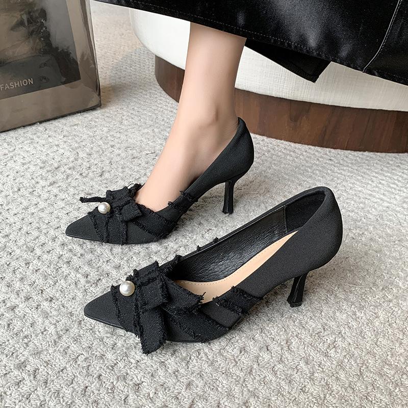 

2025 Spring and Autumn New Luo Satin Cloth Fashion Tassel Pearl Bow Temperament High Heel Pointed Head Light Mouth Single Shoes Women 35 чёрный