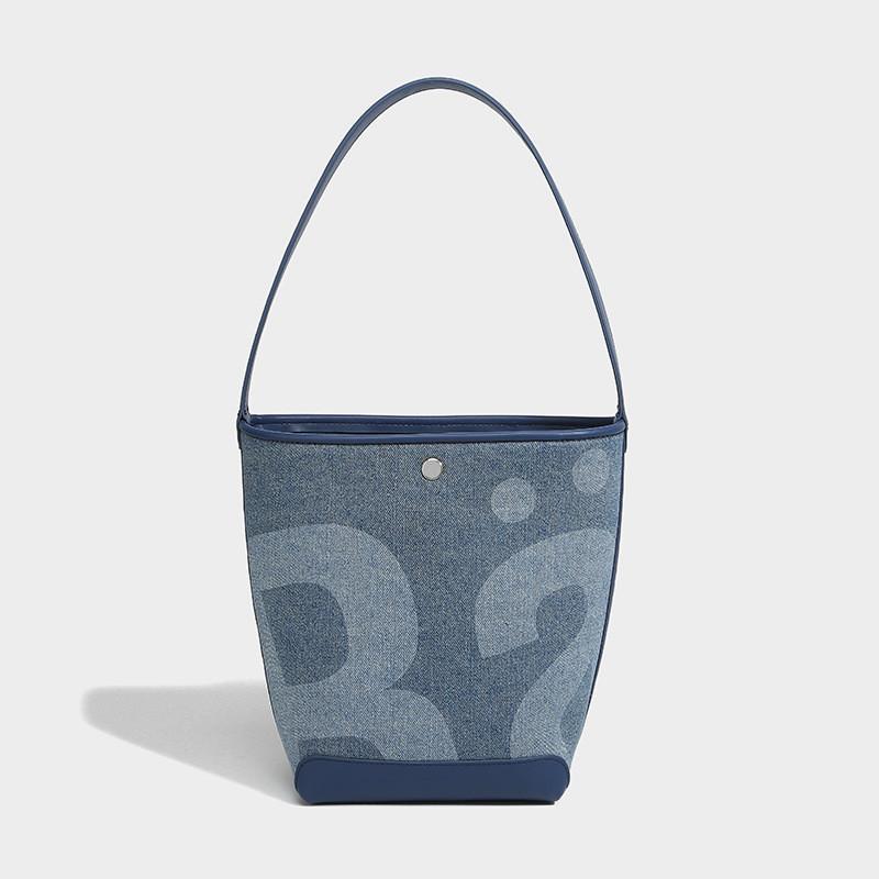 

Trendy 2024 Women s Shoulder Bag With Stylish Letter Print And Magnetic Closure синій