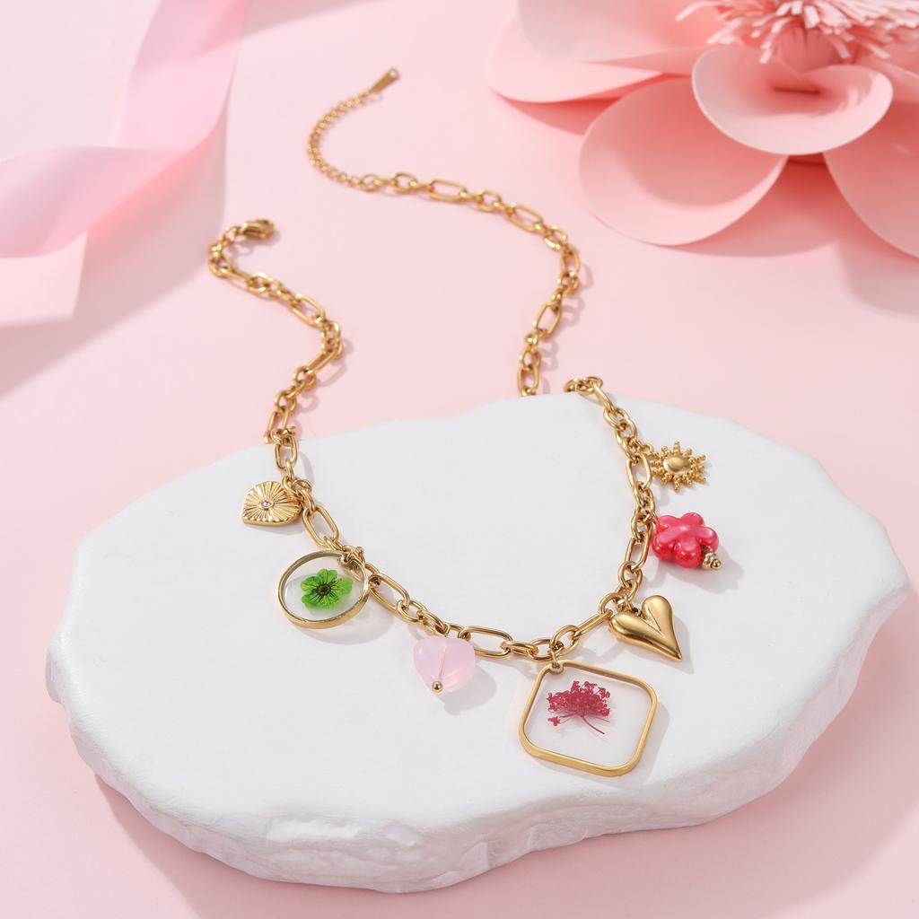GEMCHIC Women's Resin Flower Geometric Pendant Necklace Gold Plated Stainless Steel Chain Choker for Party Wedding Daily