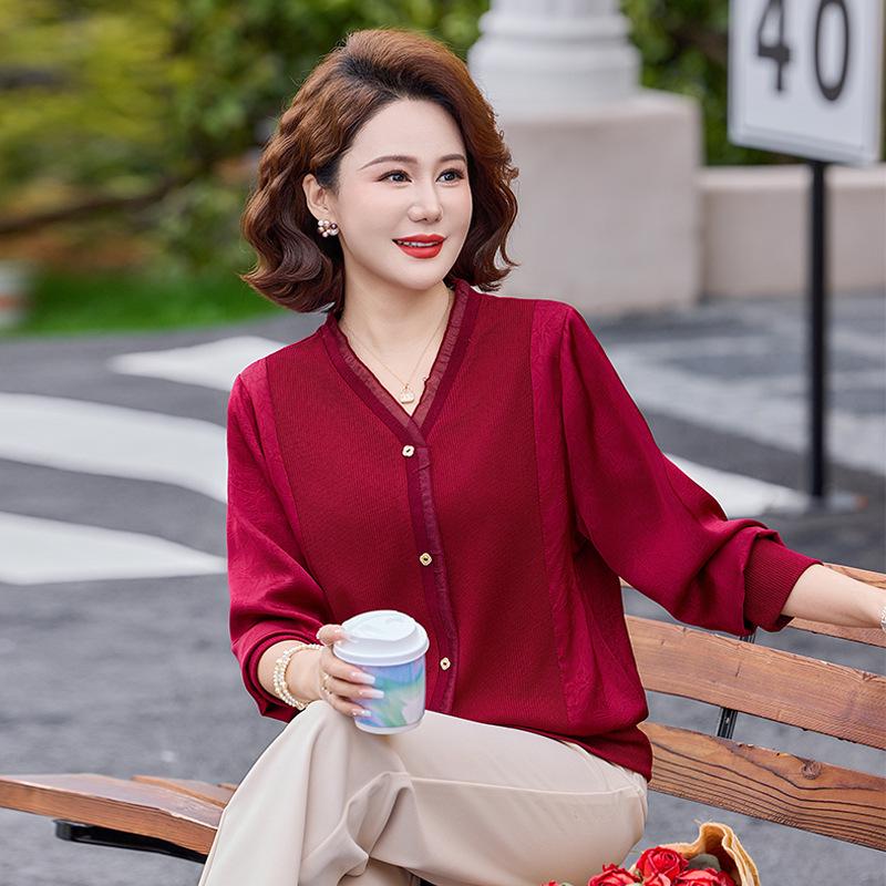 

Spring 2026 Solid Color Long Sleeve Thin Base Layer Top for Middle-aged Women 4XL (recommended 135-145 jin) червоний