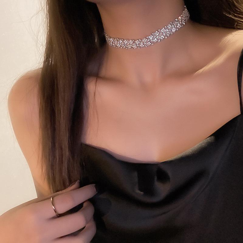 Collar de Diamantes Ovalados de Lágrima Europeos y Americanos, Moda de Alta Gama Estilo Frío, Diseño Nicho para Mujer.