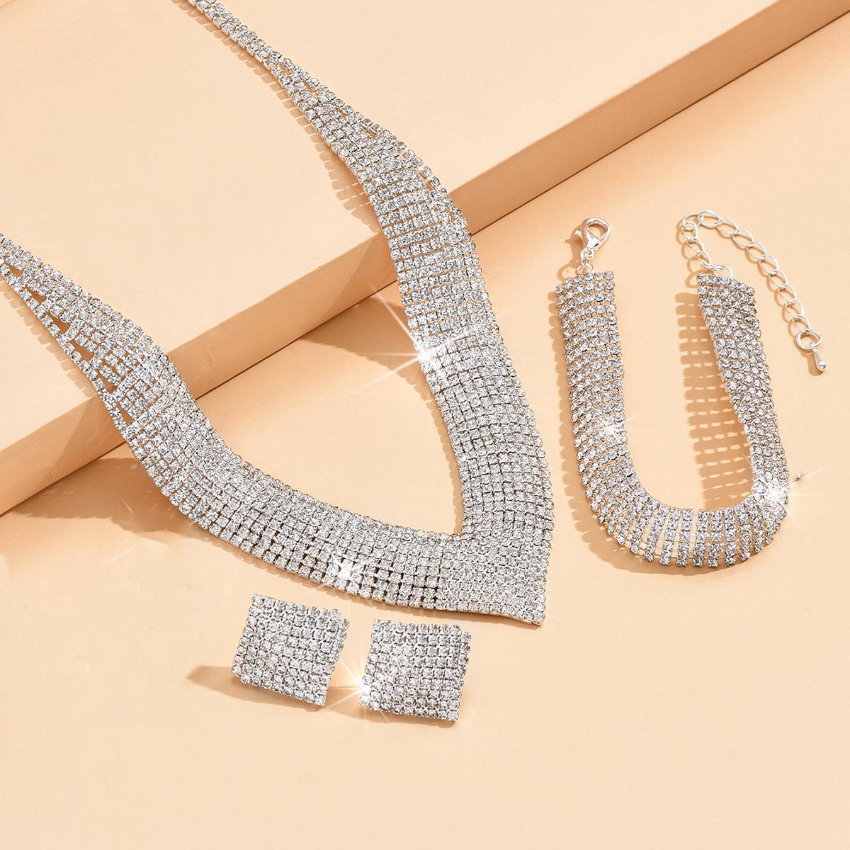 

Middle East Popular Atmospheric Rhinestone Silver Plated Bridal Jewelry Necklace Bracelet Elastic Ring Set Dress