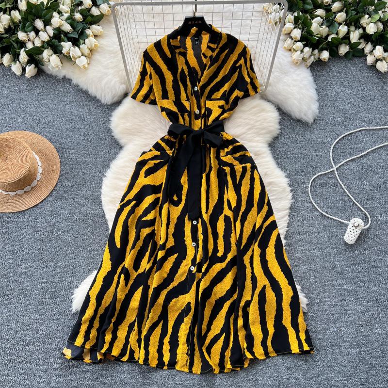 Summer new French retro wind collar single-breasted short-sleeved printing waist and thin temperament elegant dress long dress