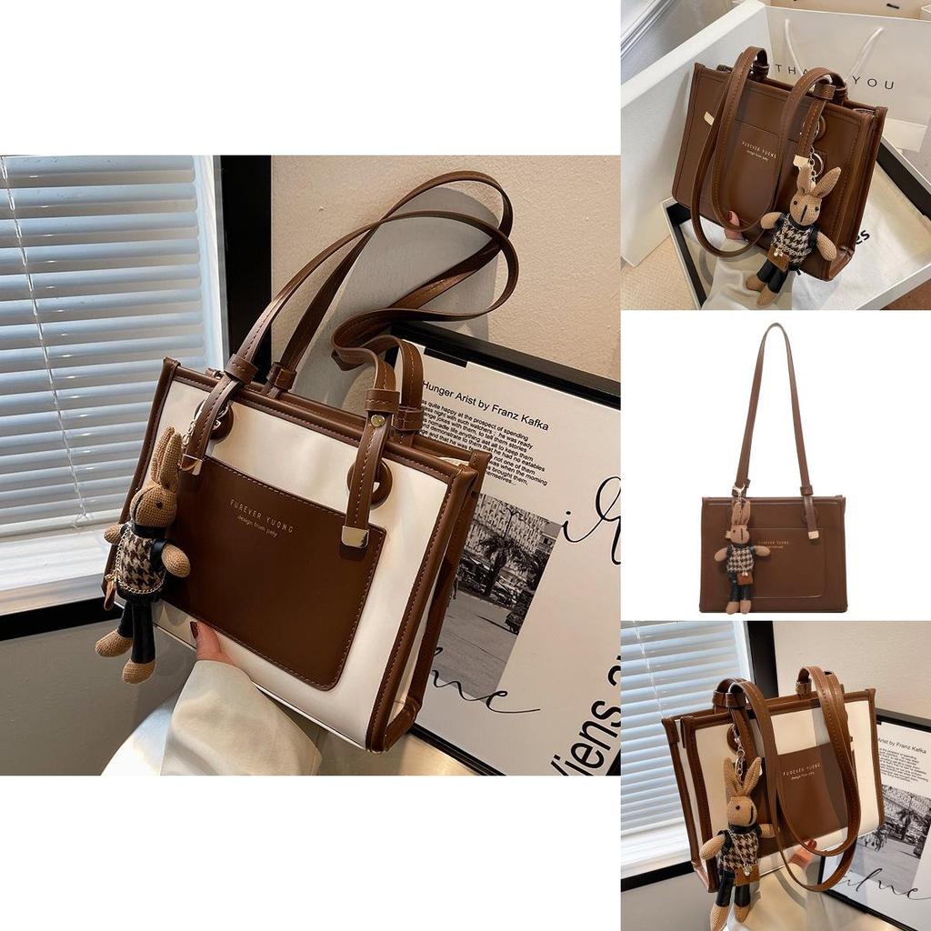 Trendy Large Capacity Women's Shoulder Bag With Stylish Features For Summer Fashion