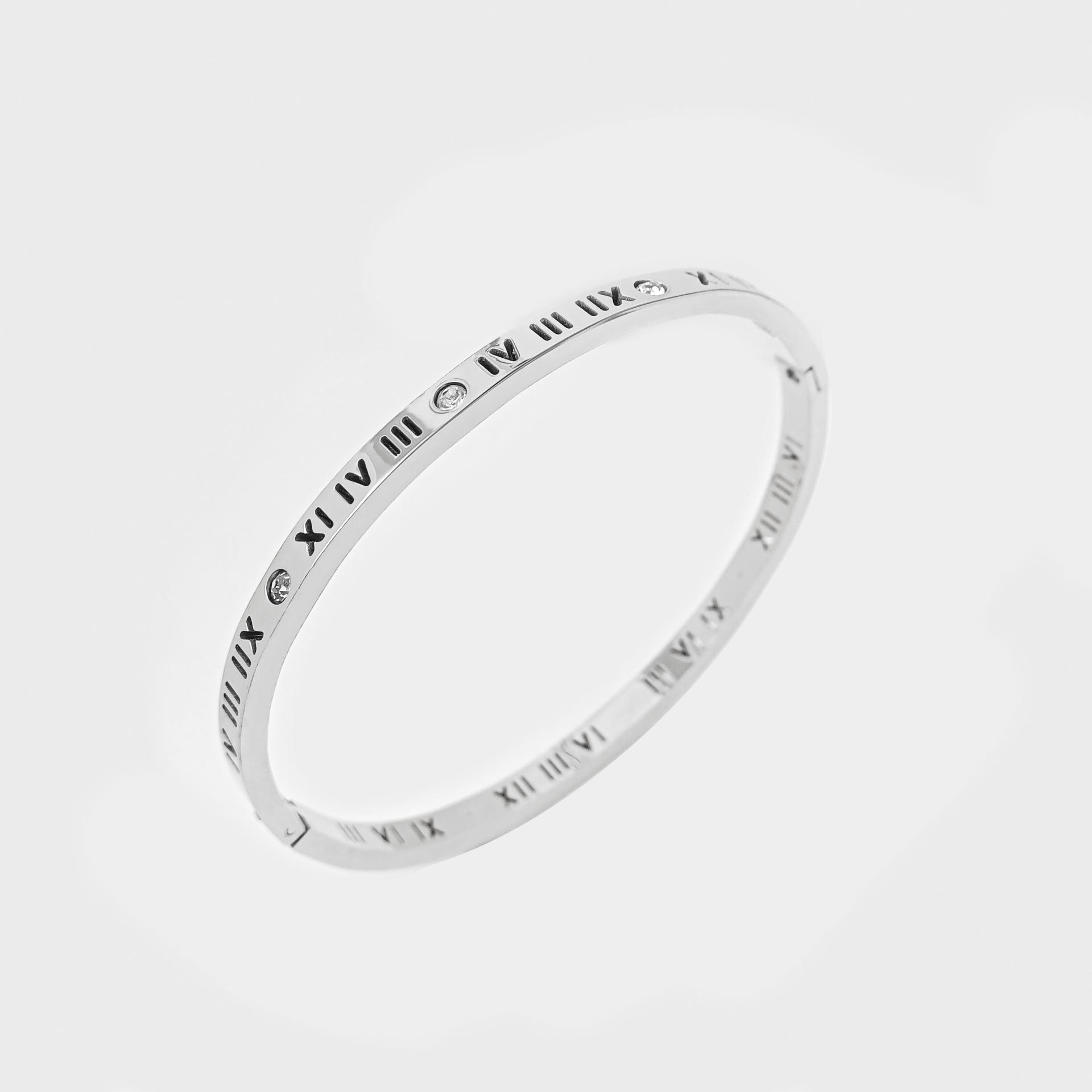 

Roman Letter Titanium Steel Bracelet in Rose Gold, Silver & Gold серебряный