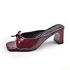Mode Mode polyvalent Doux Nœud Soie Talons Épais Pantoufles pour Dames Vêtements d'Extérieur 2025 Nouveau Confortable Talon Bas Sandales à Bout Carré
