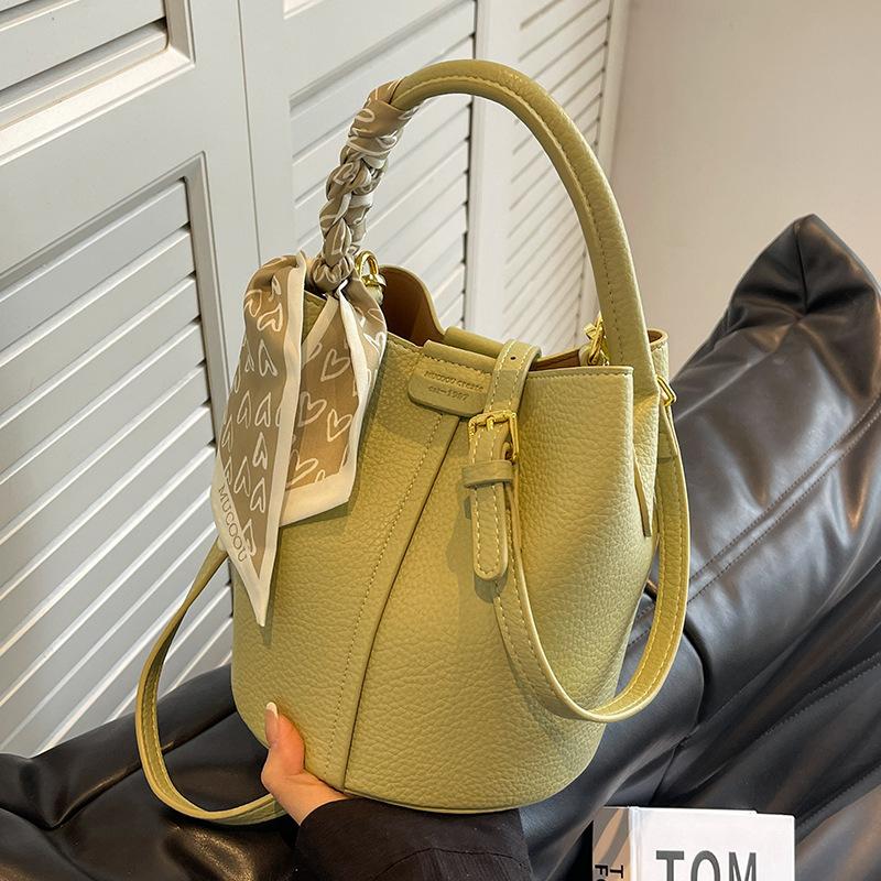 A Niche Design Bag for Summer, A Single-shoulder Crossbody Bag with A High-quality Hand-held Bucket Bag