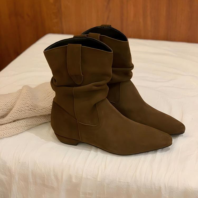 

Cowhide version low heel pointed pleated piled boots women s autumn and winter new retro flat Martin boots thin 40 коричневий