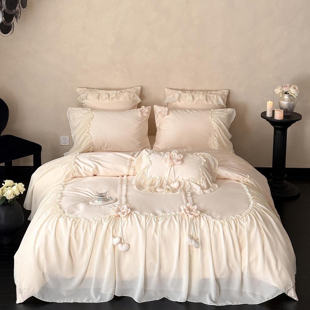 Prinzessinnen-Stil Bestickter Spitzenbesatz Reines Baumwoll-Vierteiliges Bettwäsche-Set mit 3D-Blumen.
