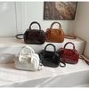 IELGY Retro Large Capacity Autumn Winter Niche Design Shoulder Messenger Bag Portable Commuter Bag