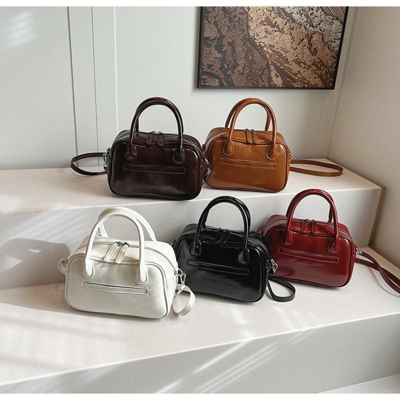 IELGY Retro Large Capacity Autumn Winter Niche Design Shoulder Messenger Bag Portable Commuter Bag