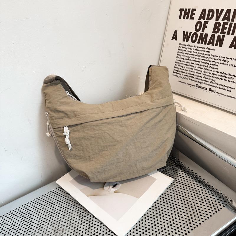 Lazy wind large capacity new fashion messenger bag simple bag women's trend lightweight shoulder bag