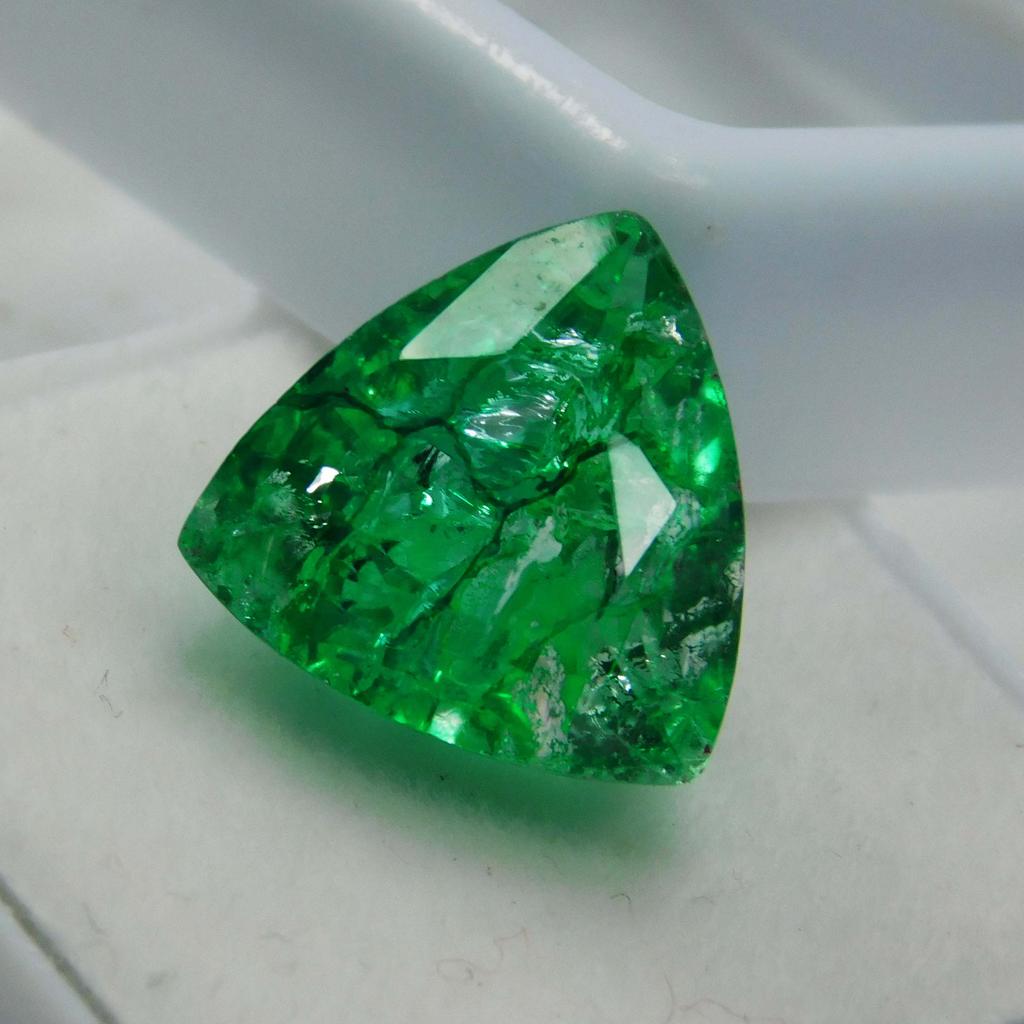 Natural Green Emerald Loose Gemstone Colombian 7.80 Ct Trillion Cut for Jewelry Making and Crafts