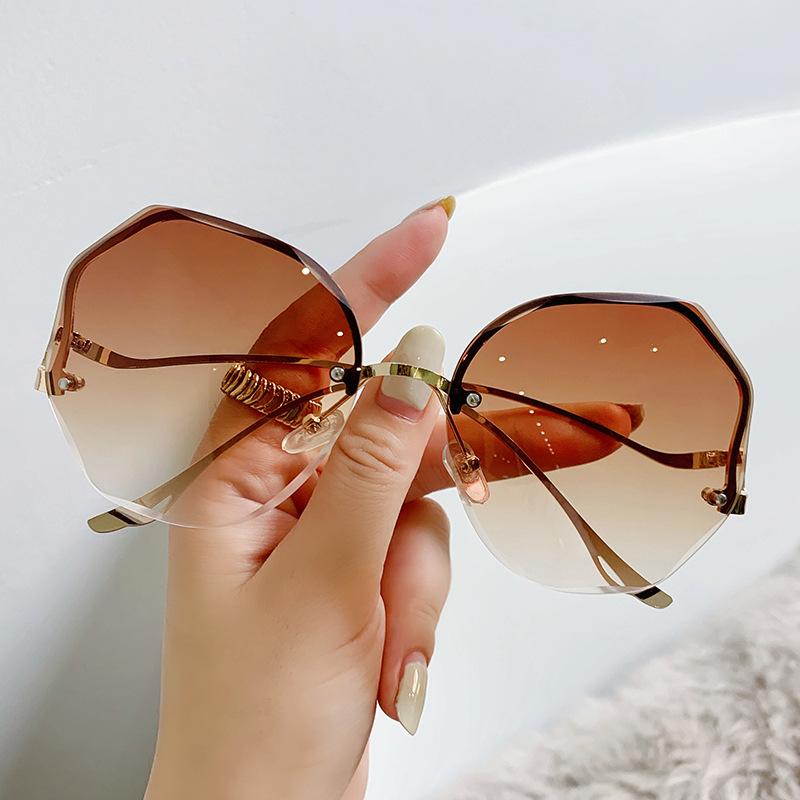 New Sunglasses Women Large Frame Fashion Trend Gradient Frameless Eyeglass Metal Polygonal Outdoor Sunscreen Eyewear Uv400
