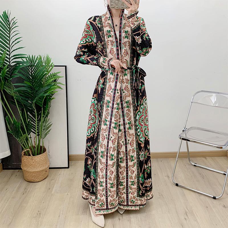 

Мусульманское женское плиссированное длинное платье-халат в ближневосточном стиле с деталями на шнуровке One Size чёрный