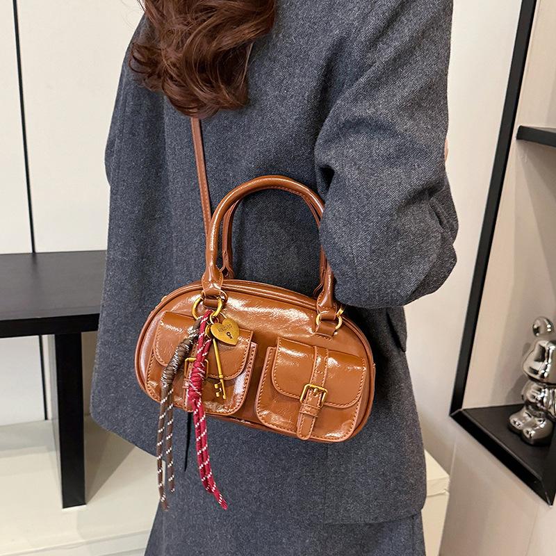 Small Bag Women's 2025 New Winter Women's Bag Versatile Fashion Shoulder Messenger Bag Casual Soft Leather Retro Small Square Bag