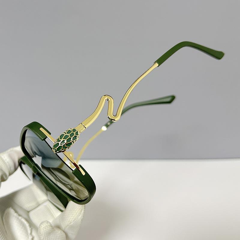 White Snake Sunglasses Casual Features Mysterious Cobra Large Frame Sunglasses Retro Pull Wind Women'S Style Glasses