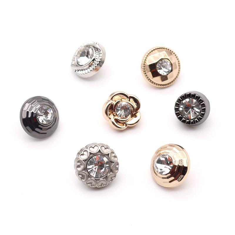 Hochwertiges Metall und goldfarbene Glas-Diamantknöpfe: Premium Hemd-, Kragen- und Woll-Cardigan-Knöpfe