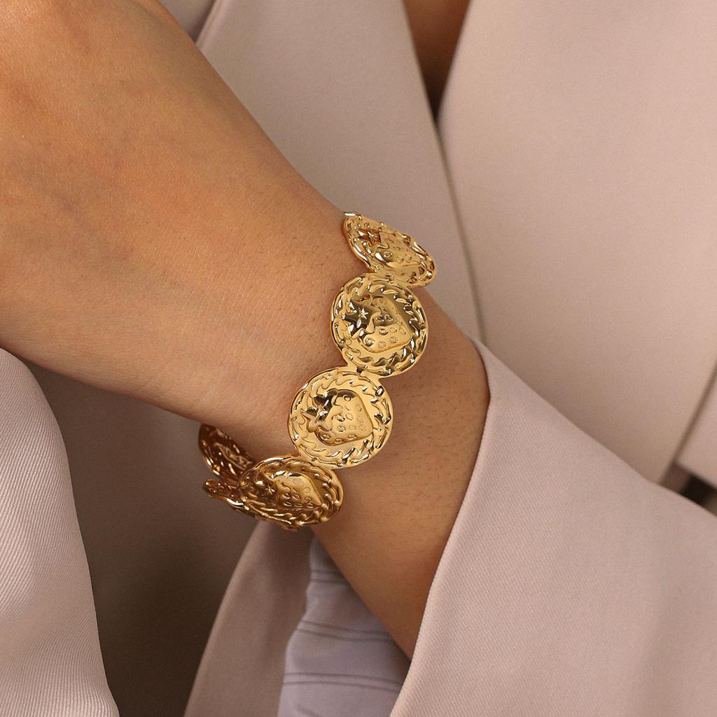 Bracelet tendance au design polyvalent, bracelet rond fraise en acier inoxydable plaqué or 18 carats, best-seller transfrontalier