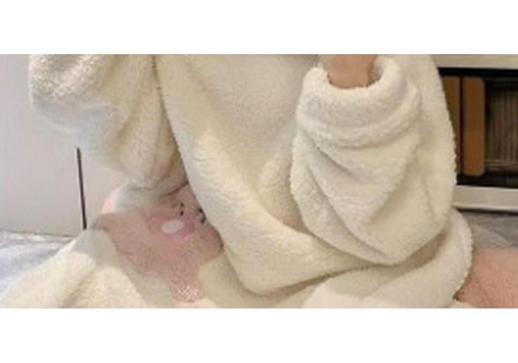 Elegante Pinguin-Pyjamas aus Korallenfleece - Warm, Dick, Einteiler für Studenten mit großem Fischkopf-Design, für drinnen oder draußen.