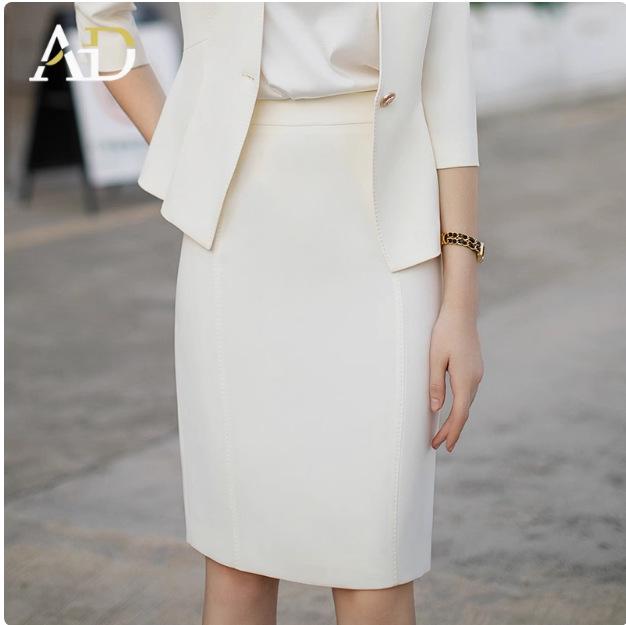 

Женский юбочный костюм без воротника на весну и осень: Профессиональный темпераментный стиль XXL