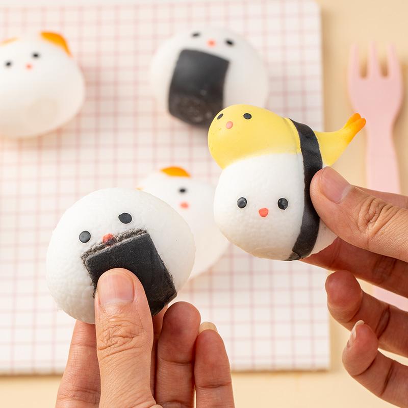 Sushi Squishy Essenssimulation Spielzeug Weicher Sensorischer Knetball Anti-Stress-Ball Mochi Squishy Abreagier-Entlüftungsspielzeug Party-Geschenktüten-Füller