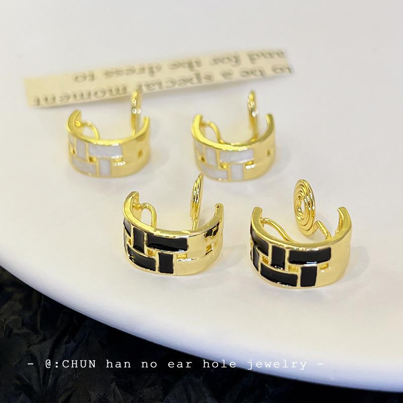 Japanese and Korean metal woven oil drip ear clips spring and summer geometric niche design stud earrings simple retro silicone no ear piercings