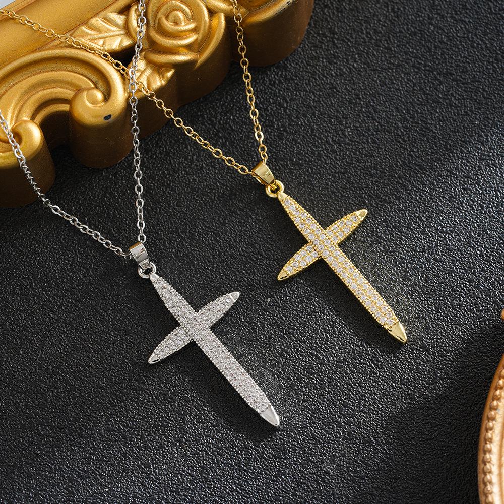 Gold-Plated Cross Pendant Necklace for Women – Durable Color, Stylish & Versatile Fashion Accessory.