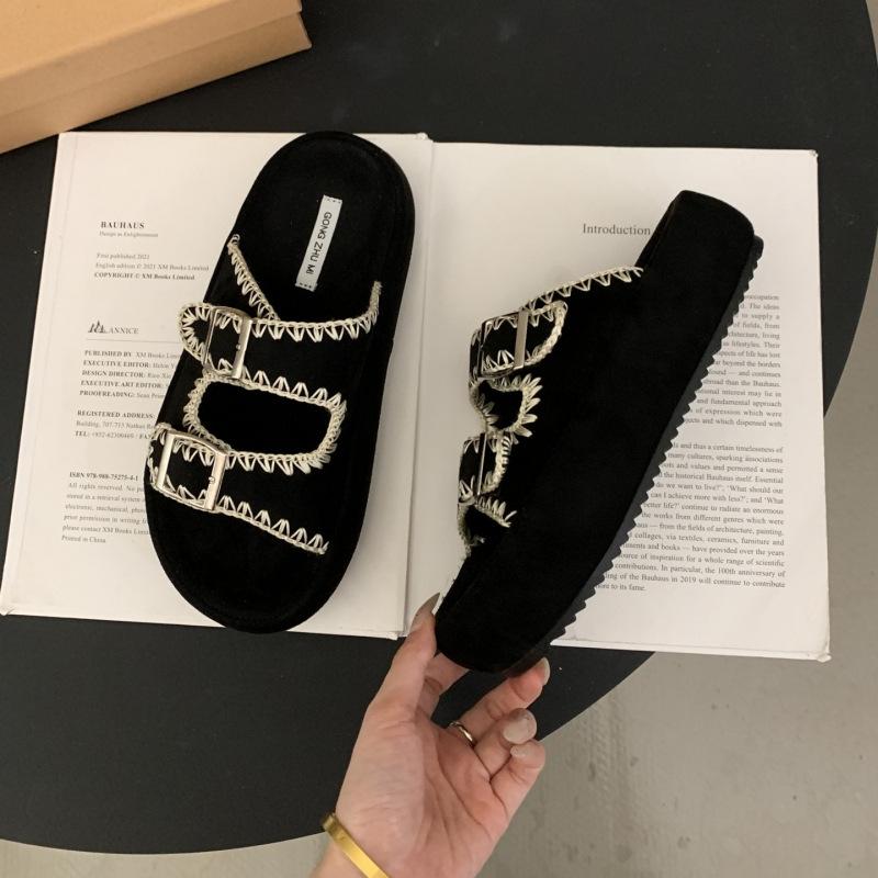 

Summer belt buckle fashion flat-bottomed one-word shoes women 2025 new outer wear fairy wind soft-soled seaside cool slippers 40 чёрный
