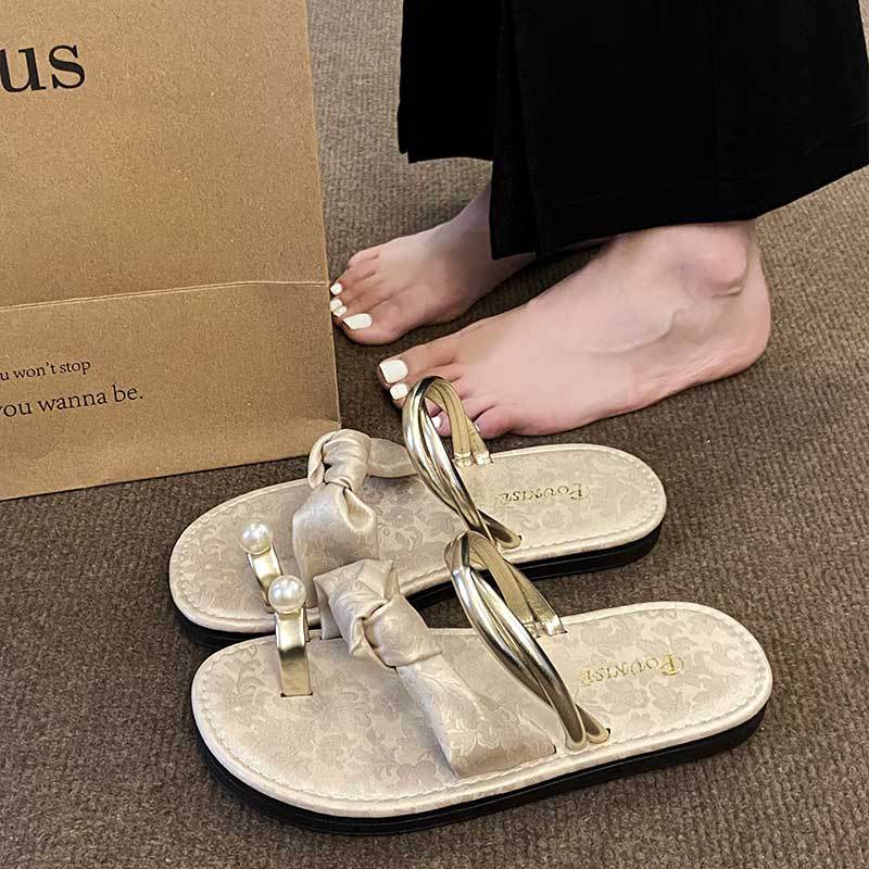 

French niche high-end flat-bottomed slippers for women s outer wear summer new fashion casual cover toe beach sandals 42 чорний