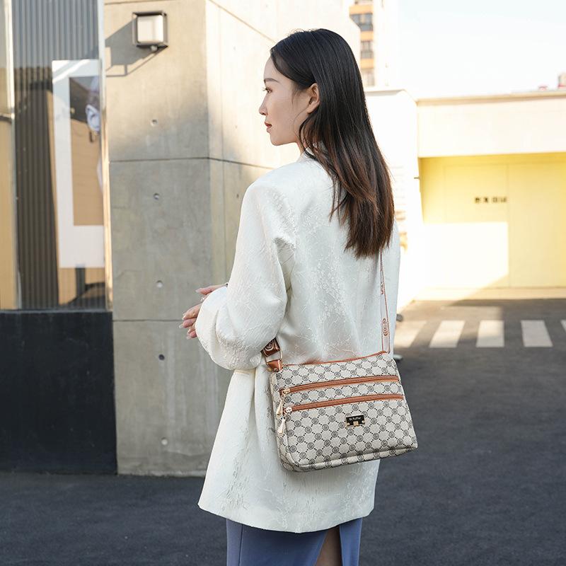 Small square bag women's 2025 spring new retro fashion shoulder bag niche trend women's bag