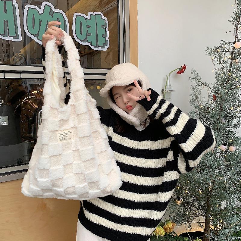 21 Autumn and Winter Lamb Wool Shoulder Fleece Plaid Canvas Bag Student Cosmetic Bag Commuter Tote Simple and Versatile